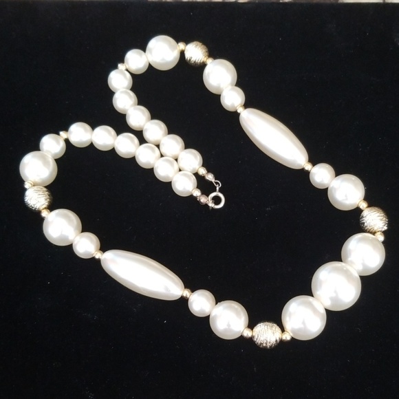 Vintage Jewelry - Vintage Faux Pearl and Goldtone Bead Necklace